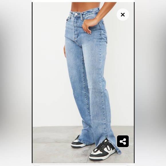 Pretty little thing mid blue wash split hem straight leg jean - Picture 2 of 3